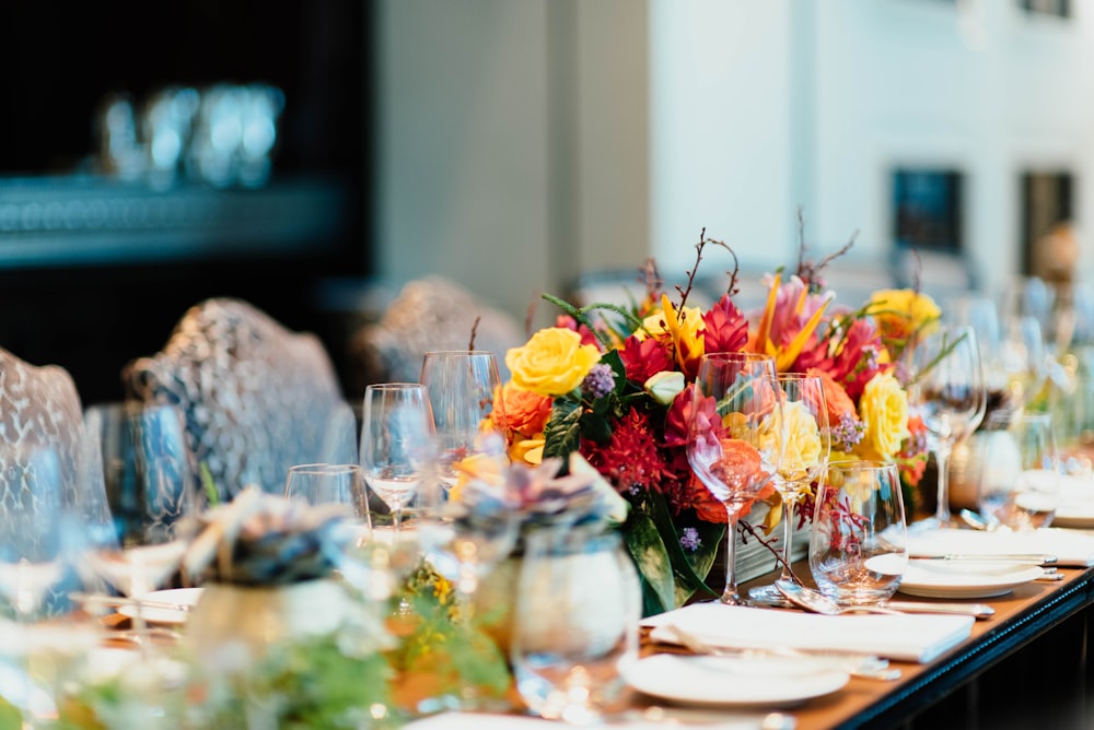 closeup photo of presidential table set