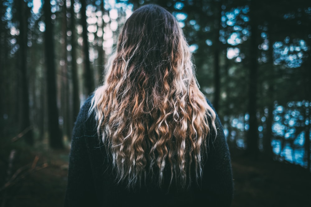 woman leaning on tree closeup photography