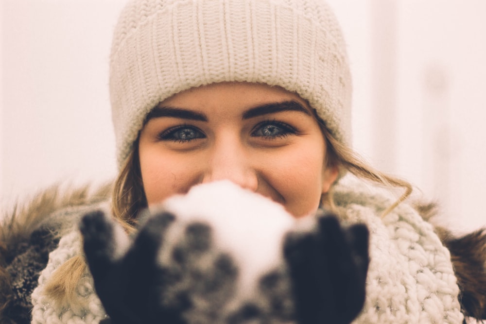 woman wearing beige beanie