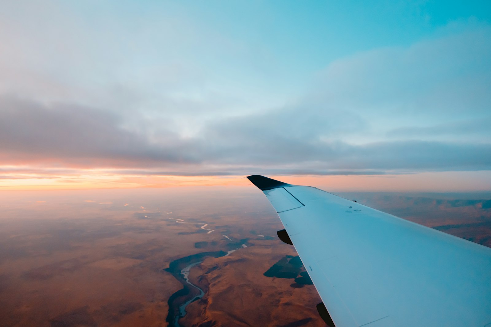 Canon EOS 6D Mark II + Sigma 24-70mm F2.8 EX DG Macro sample photo. Photo of plane wing photography