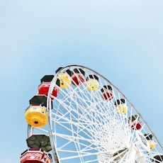 high angle photo of white Ferris wheel during daytime