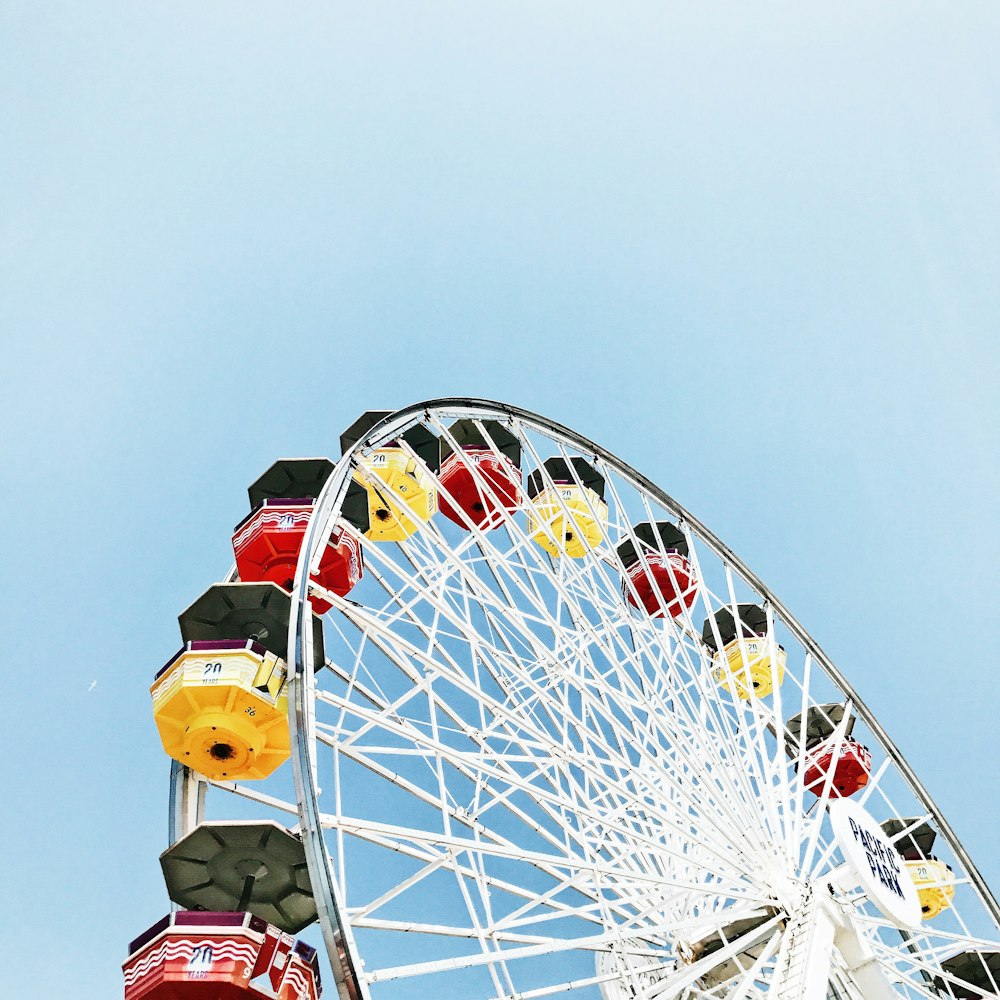 high angle photo of white Ferris wheel during daytime