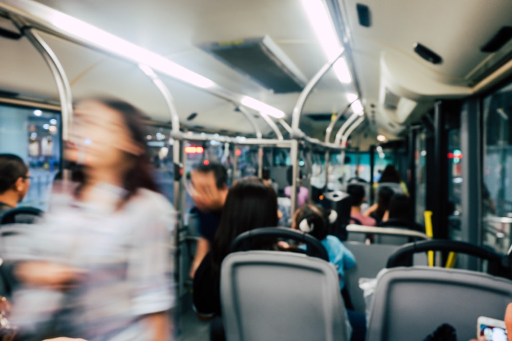 Personas en autobús