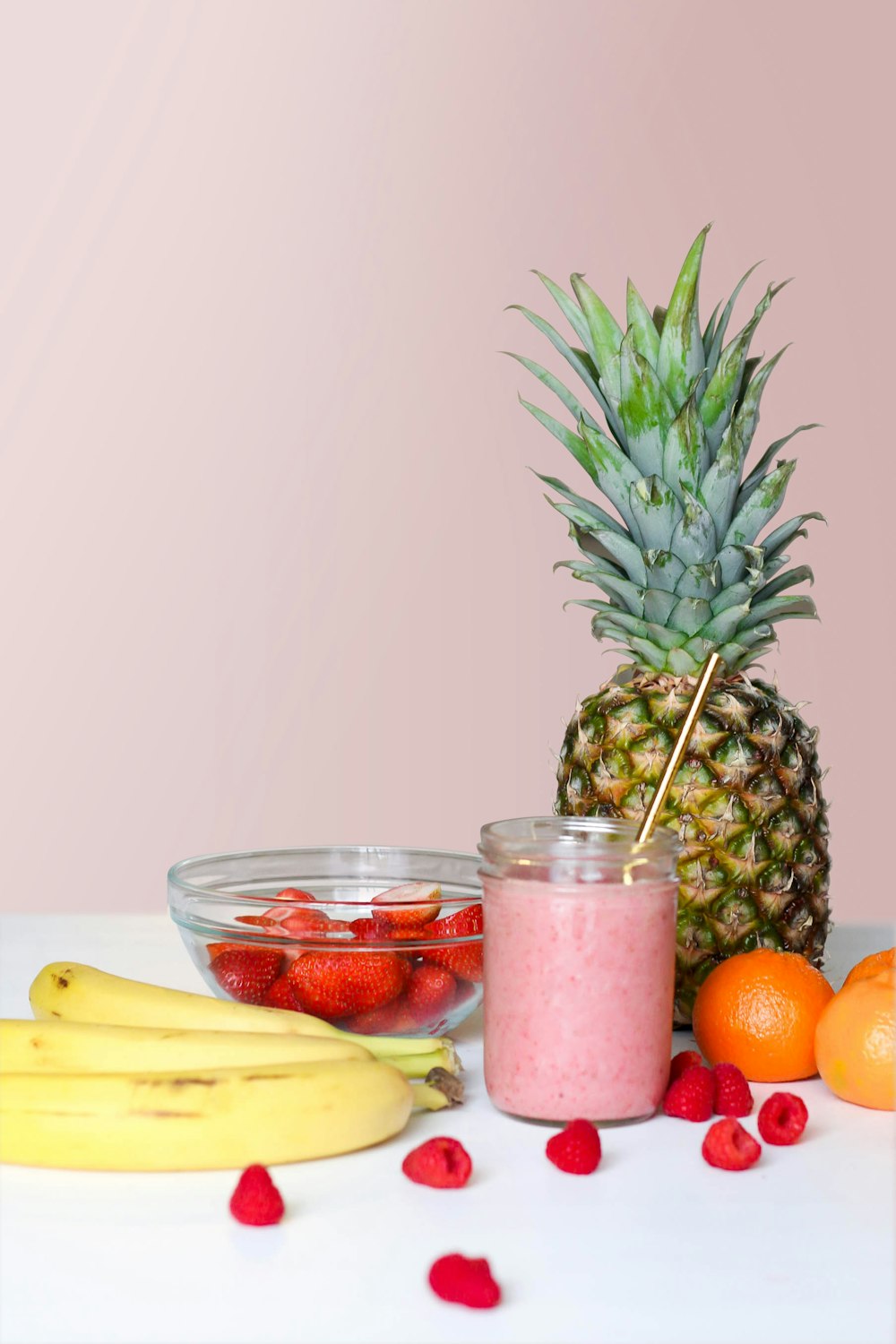 strawberry juice beside fruits on top of table