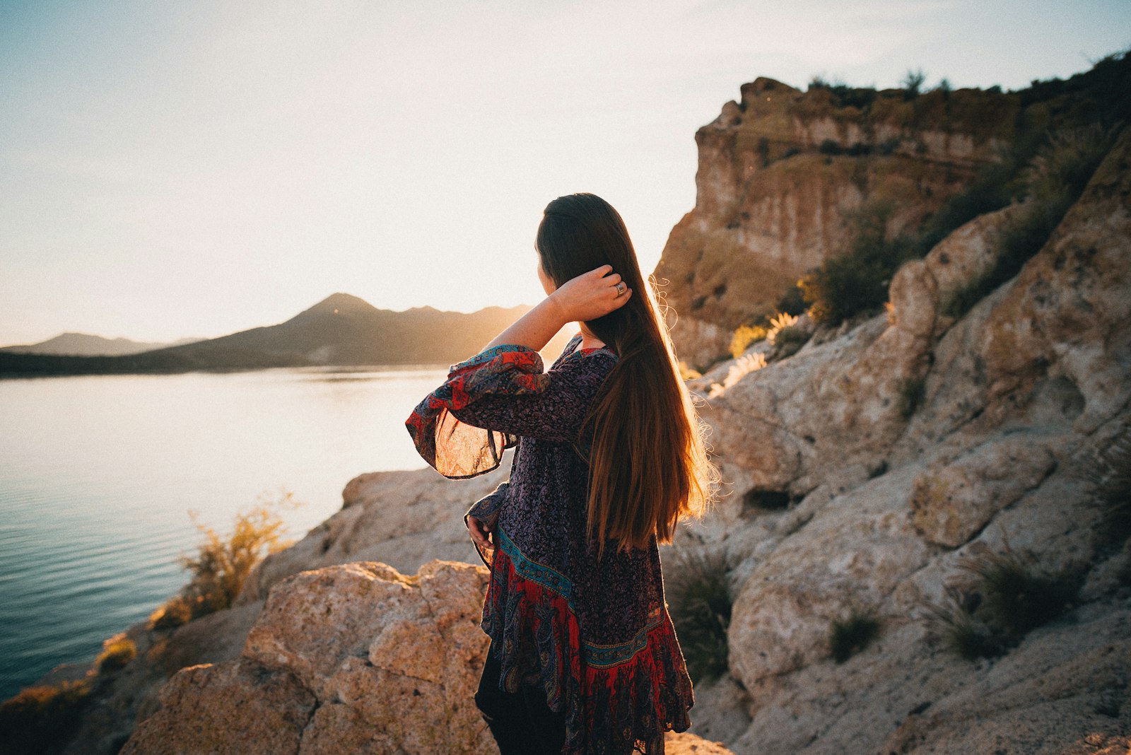 Nikon D750 + Nikon AF-S Nikkor 24mm F1.8G ED sample photo. Woman putting hand in photography