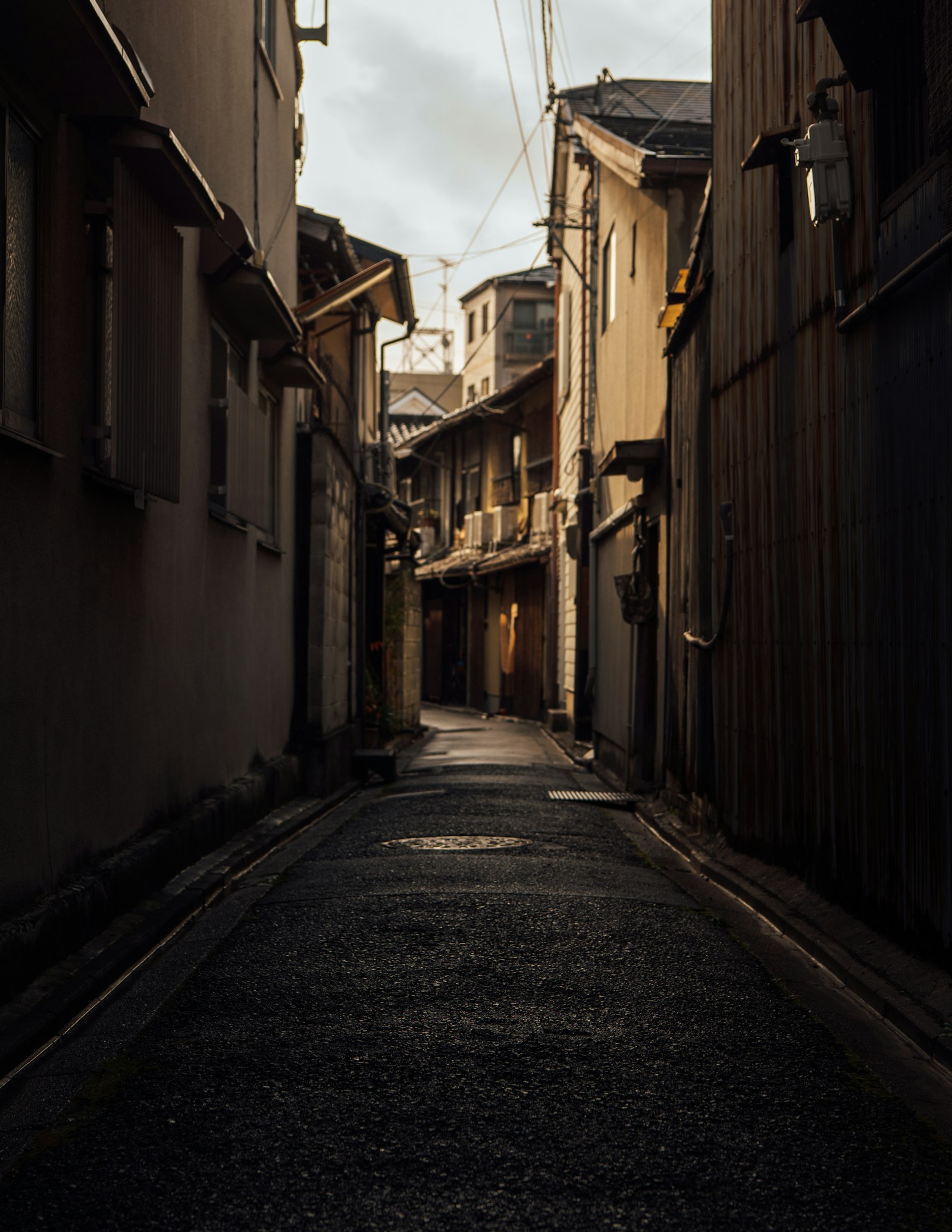 Nikon AF-S Nikkor 24-70mm F2.8E ED VR sample photo. Alleyway between houses during photography