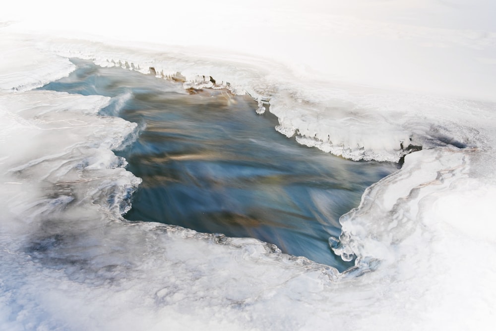 Foto aerea dell'iceberg durante il giorno