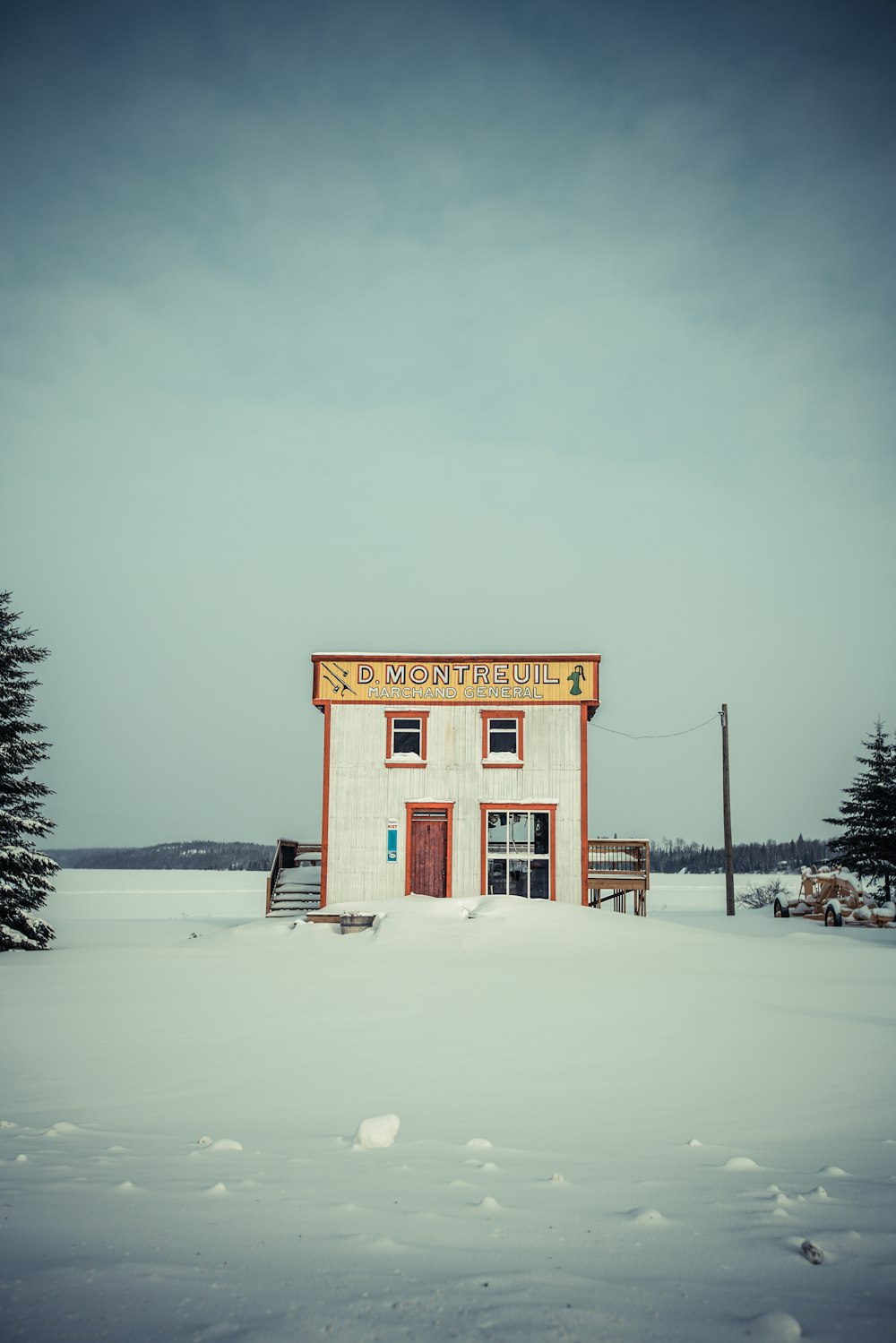 photo of white Montreuil house