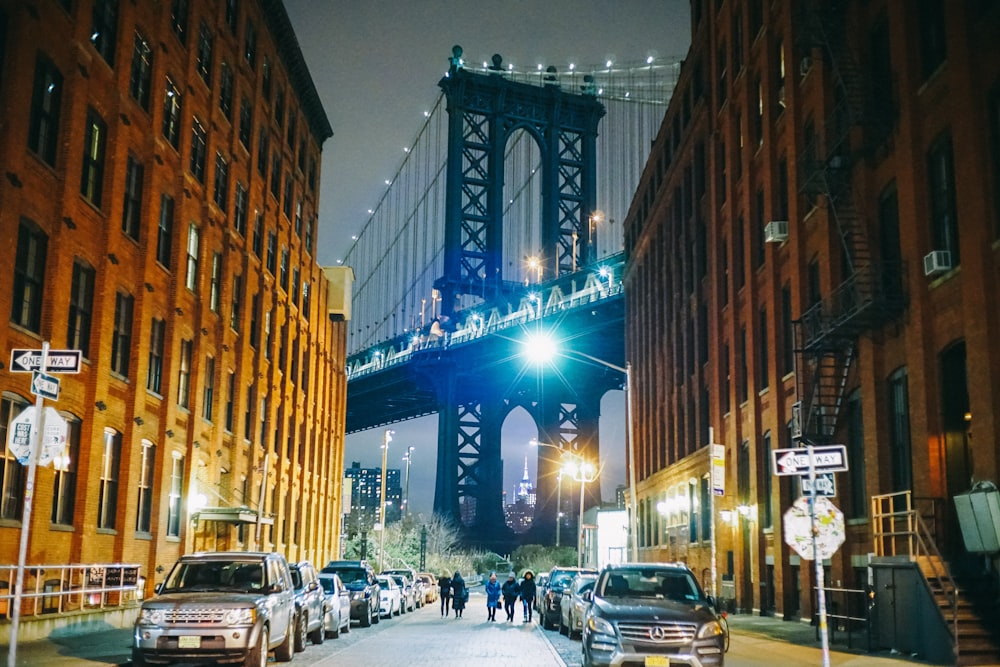 fotografía de paisaje del puente de Brooklyn por la noche