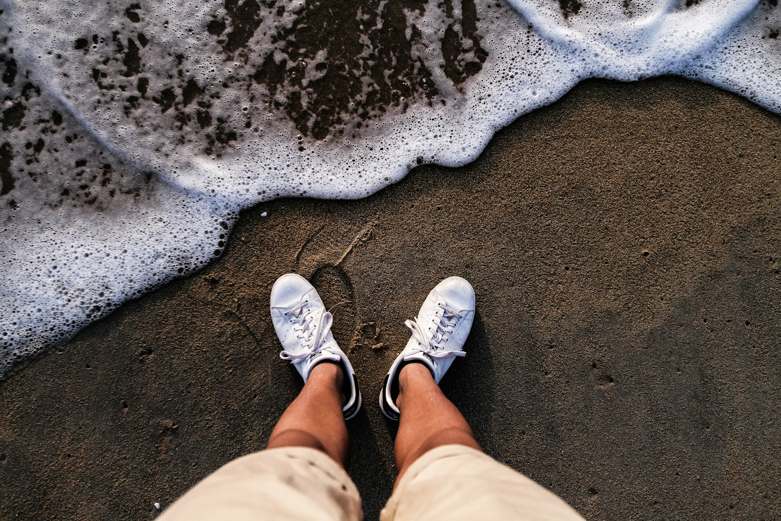 Canon EOS 7D + Canon EF 16-35mm F2.8L II USM sample photo. Person wearing white shoes photography