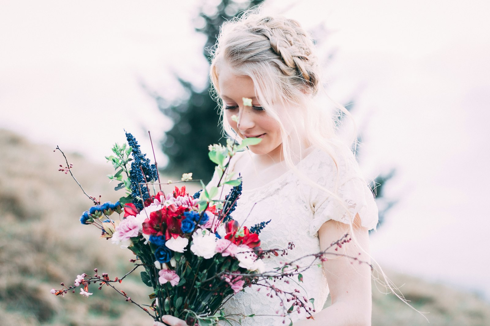 Canon EOS 70D + Canon EF 50mm F1.4 USM sample photo. Girl holding bouquet of photography