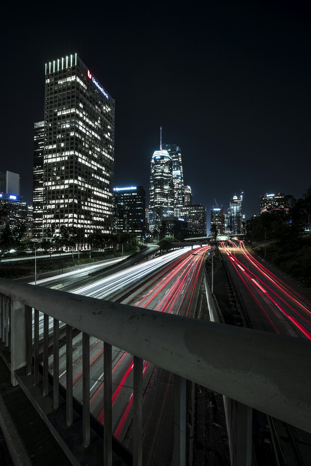 Fotografía time-lapsed de luces de la ciudad