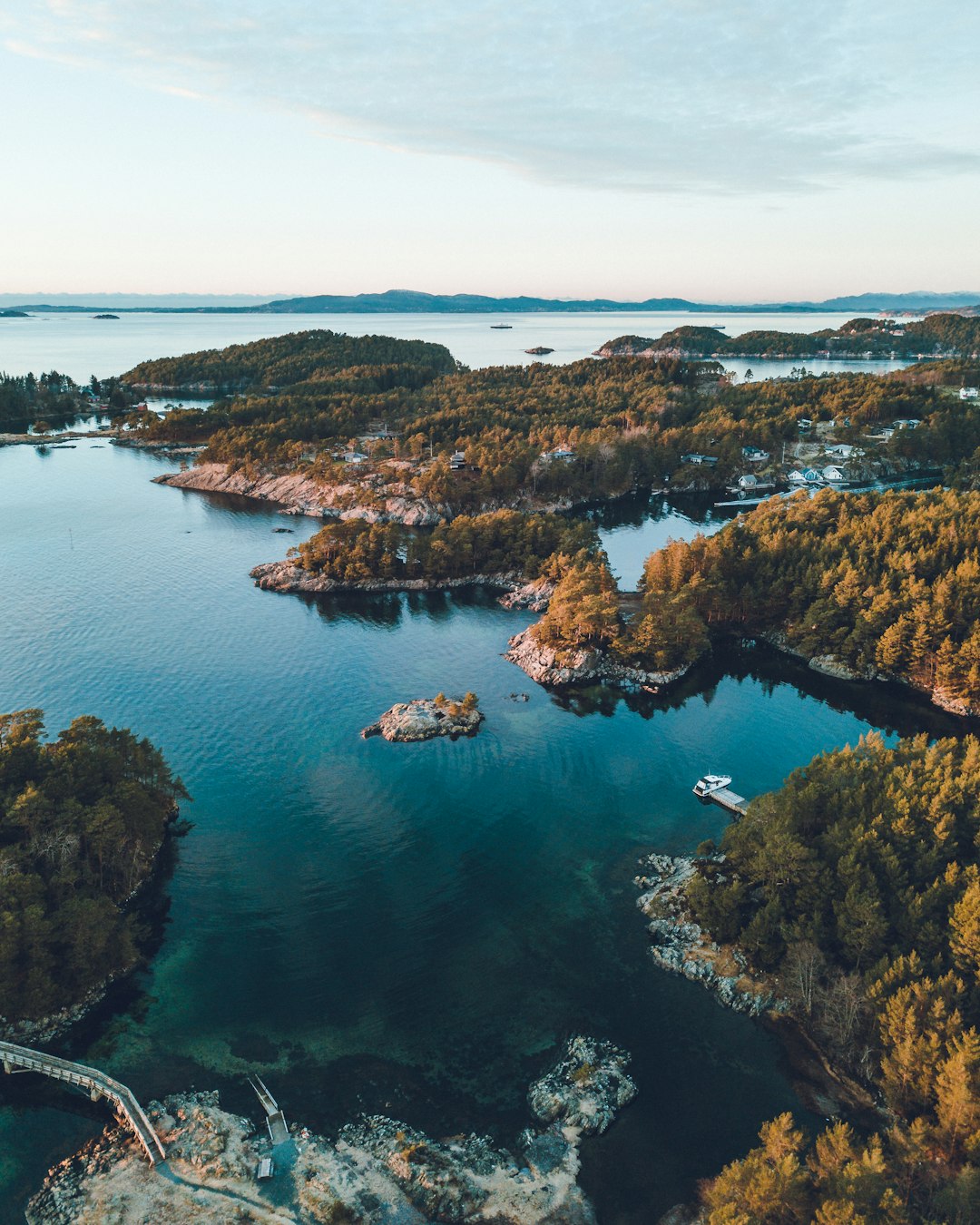 travelers stories about Bay in Ervikane, Norway