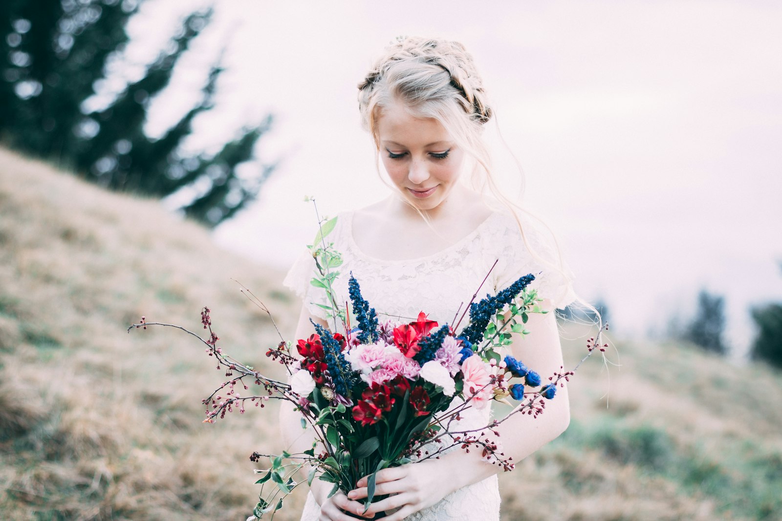 Canon EOS 70D + Canon EF 50mm F1.4 USM sample photo. Girl holding assorted bouquet photography