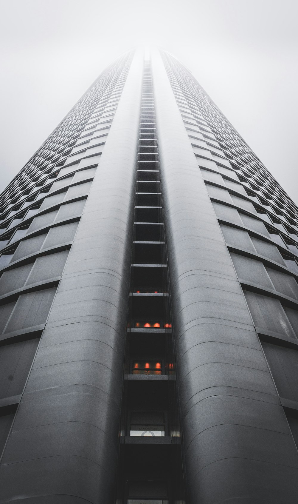 Vue de l’œil de ver d’un immeuble de grande hauteur