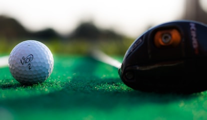 shallow focus photography of white golf ball