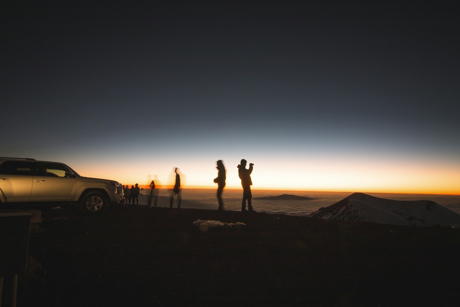 Canon EOS 70D + Tokina AT-X Pro 11-16mm F2.8 DX sample photo. Silhouette of group of photography