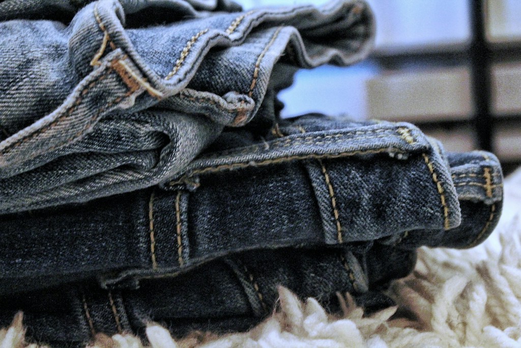 90s High-Waist Jeans