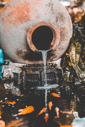 brown outdoor fountain photography