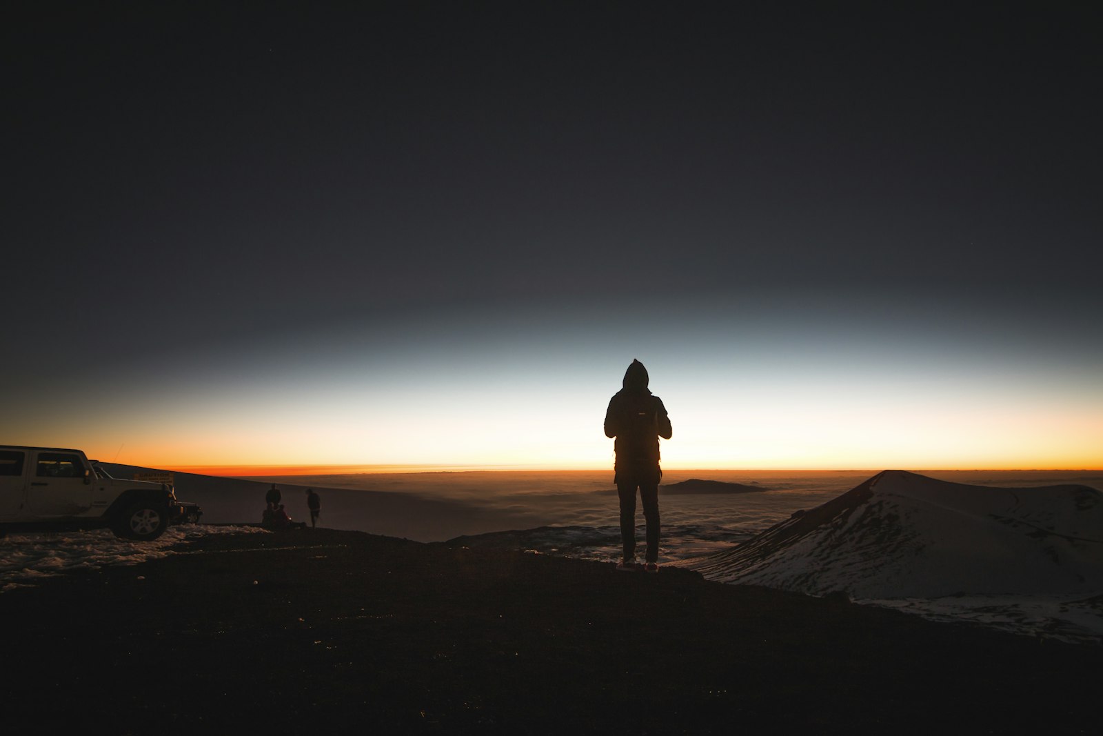 Canon EOS 70D + Tokina AT-X Pro 11-16mm F2.8 DX sample photo. Man standing on top photography