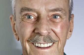 closed up photo of man's face