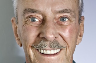 closed up photo of man's face