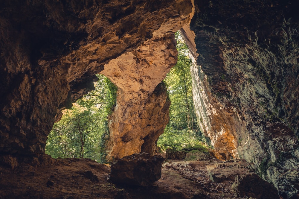 岩の洞窟