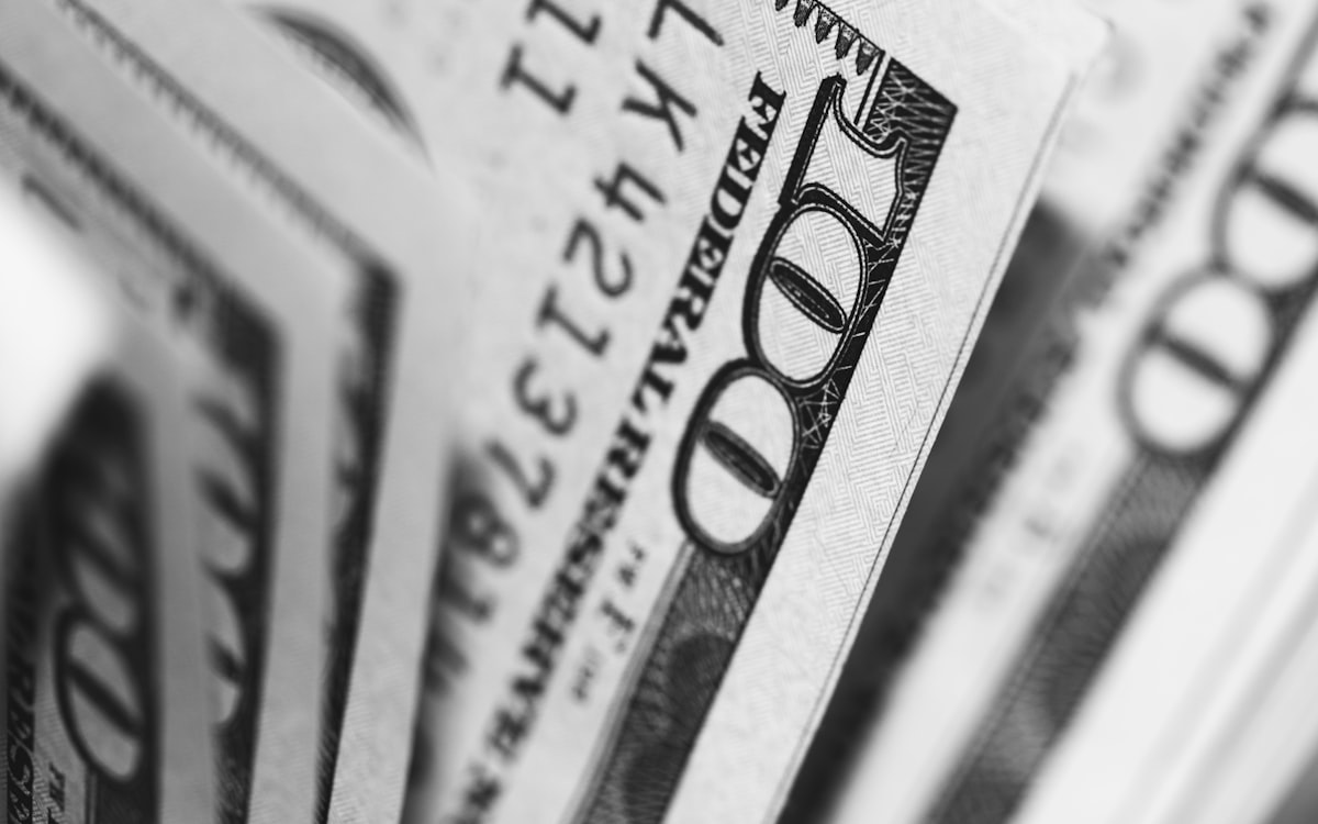 ¿Qué significa que el dólar está atrasado?