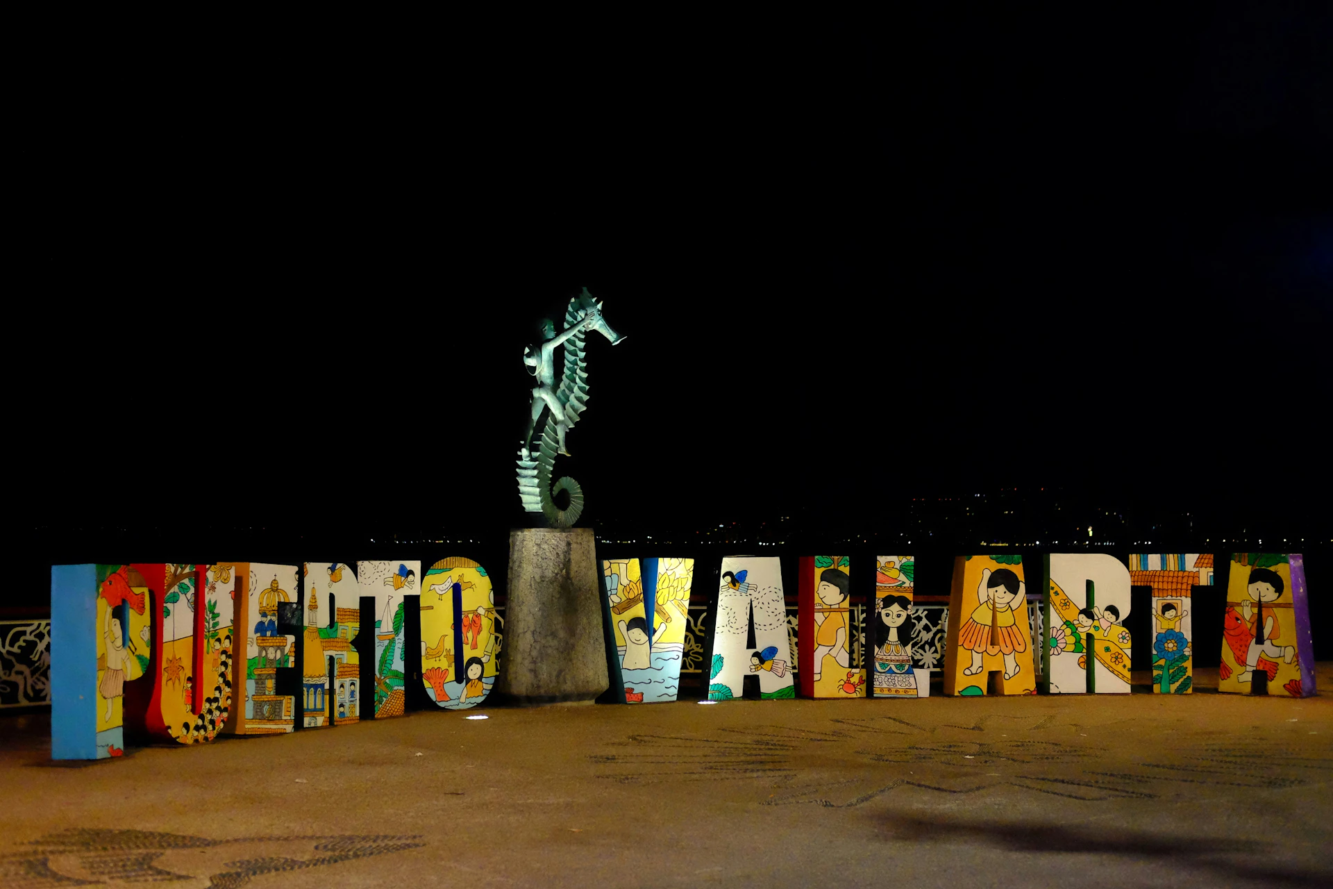 gray computer monitor