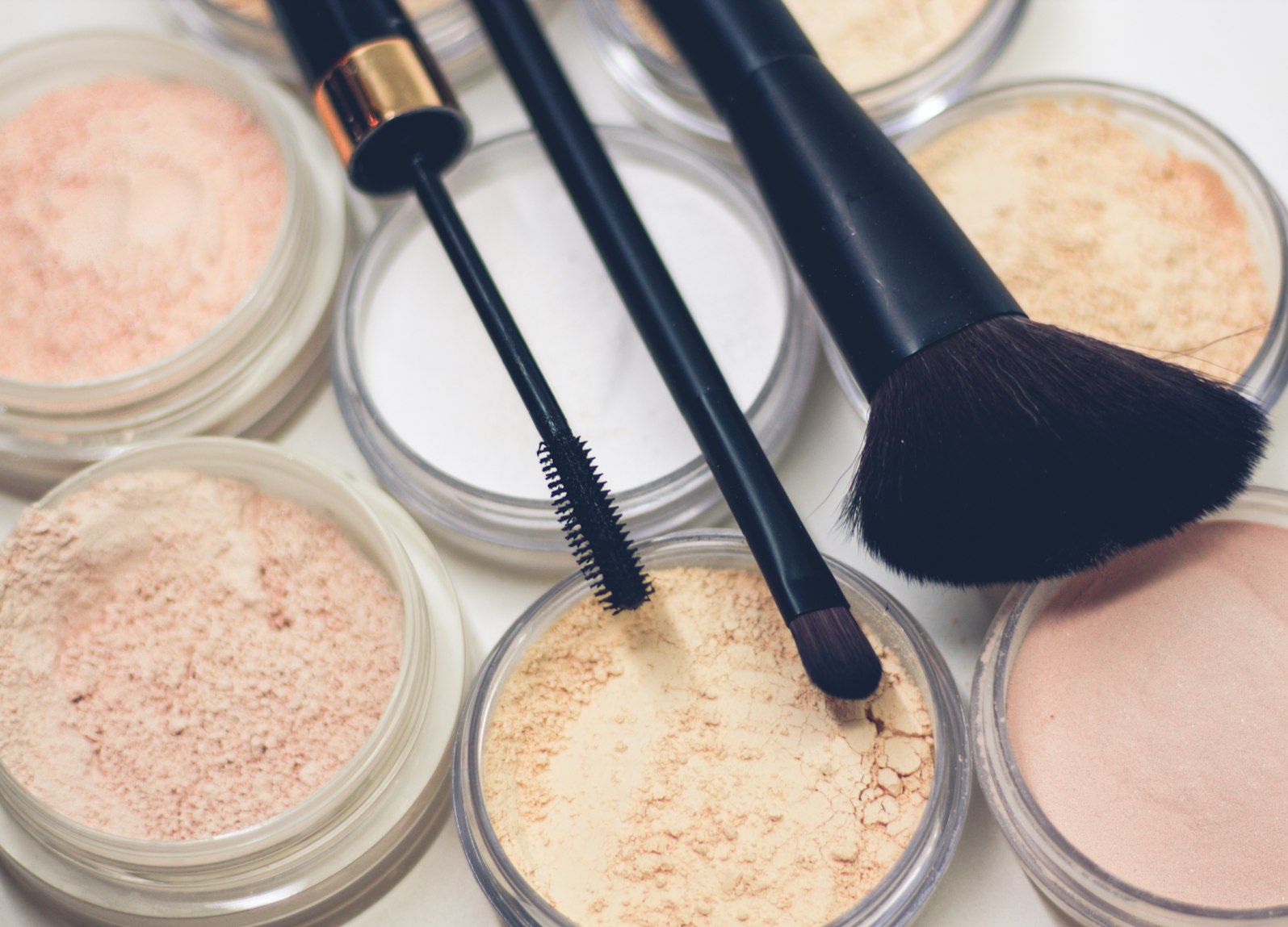 powders used for DIY makeup.