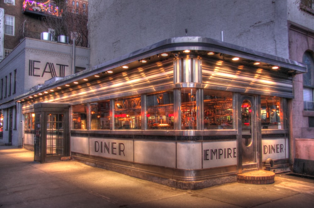 Architekturfotografie des Empire Diner