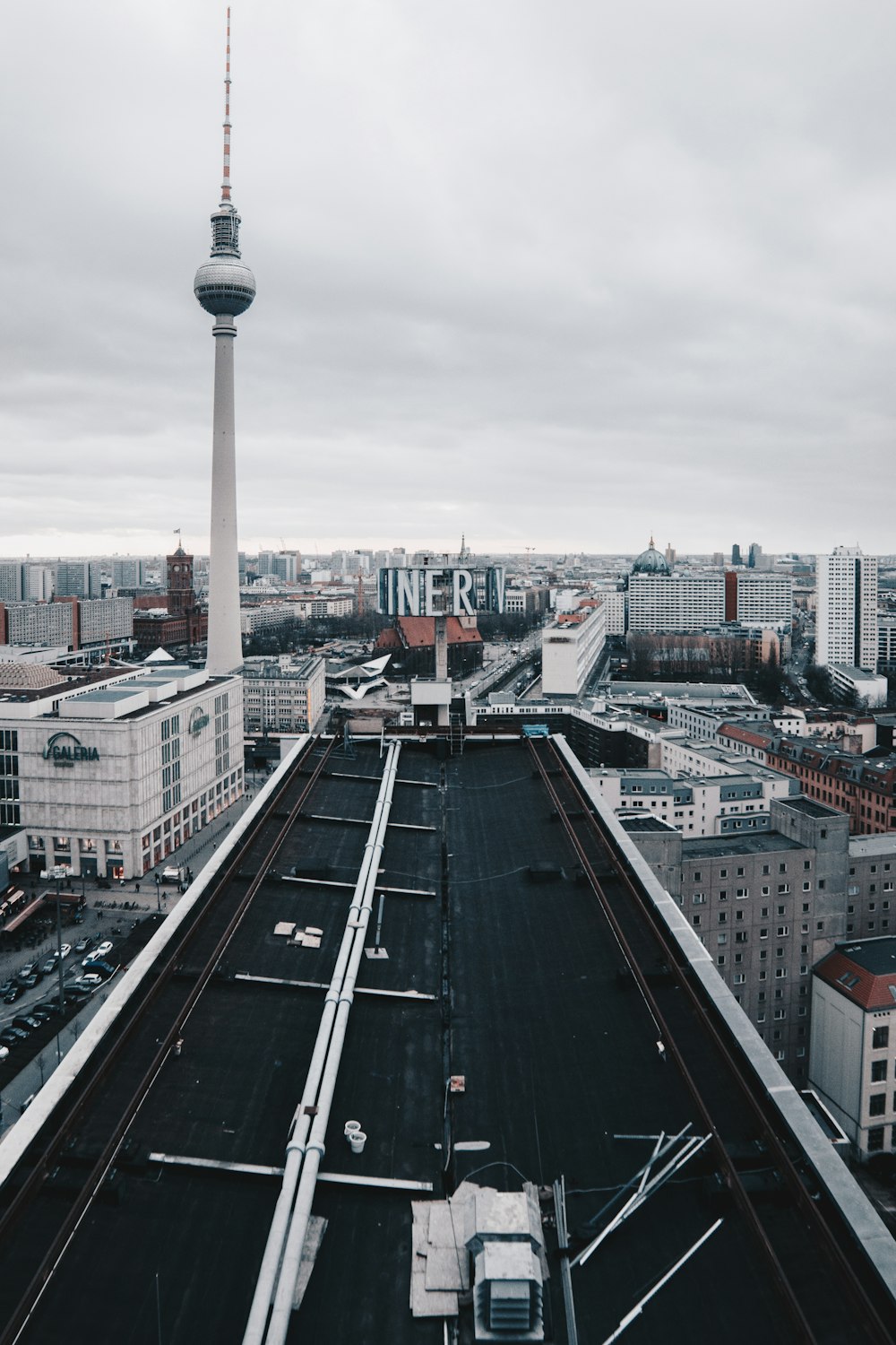 Foto de ángulo alto de edificios de la ciudad