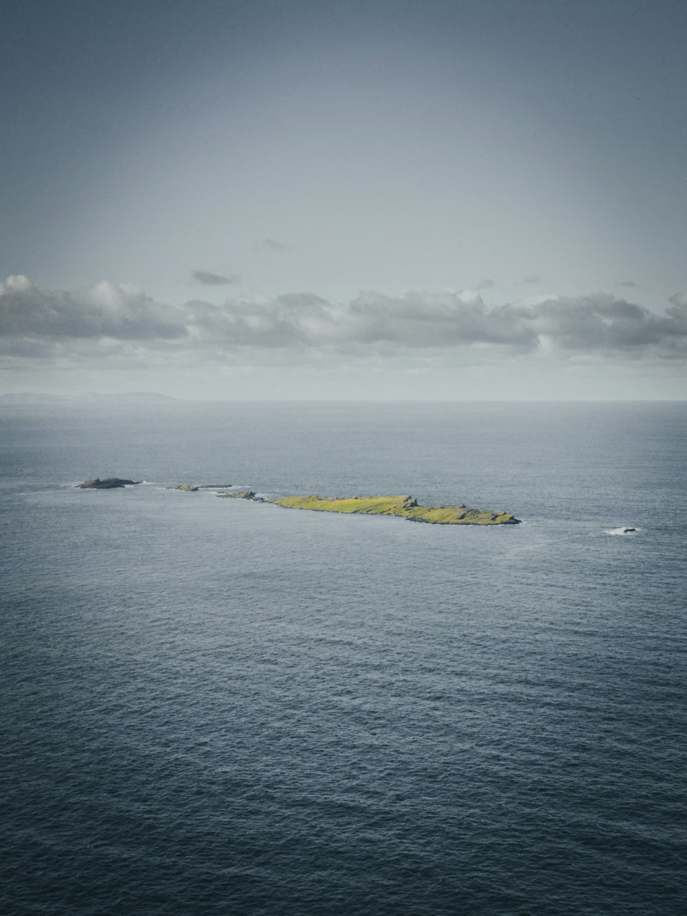 Boot in der Nähe der Insel