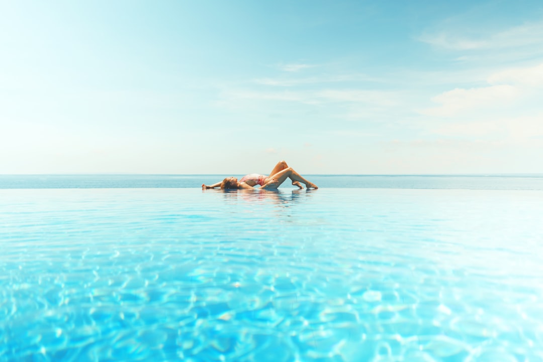 Swimming pool photo spot Cliff Park Villas Bar & Restaurant Uluwatu Temple