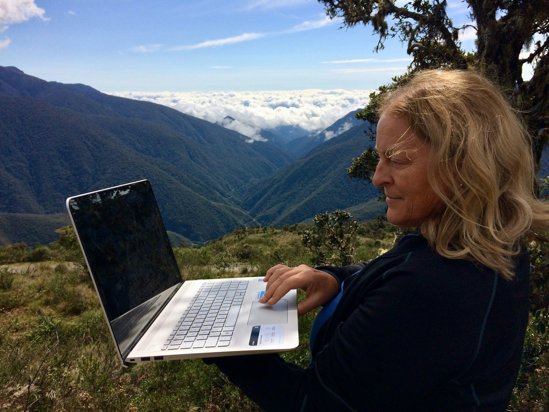 black and white bed linen