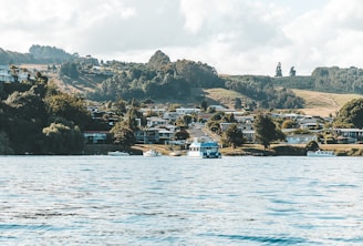 Vistas desde el lago Taupo en Nueva Zelanda