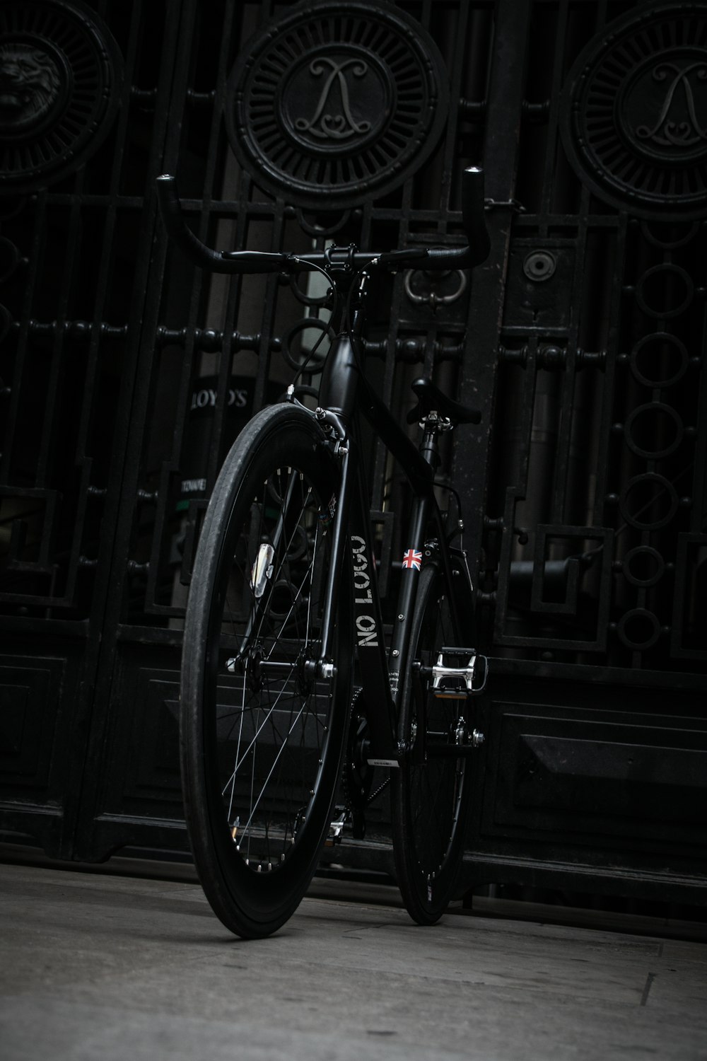 Bicicleta de carretera negra