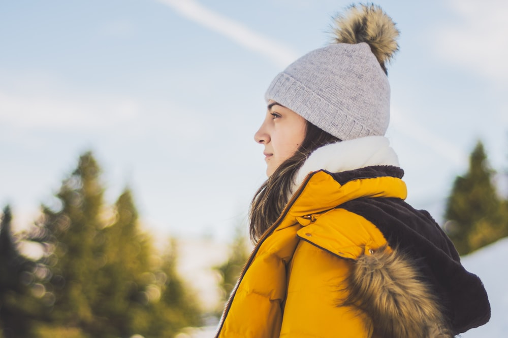 woman wearing gray bubble hat