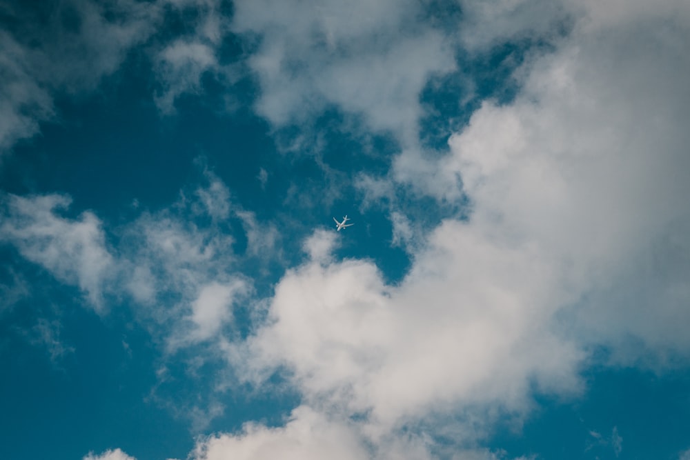 aerial photography of passenger plane at daytime