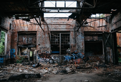 photography of graffiti during daytime