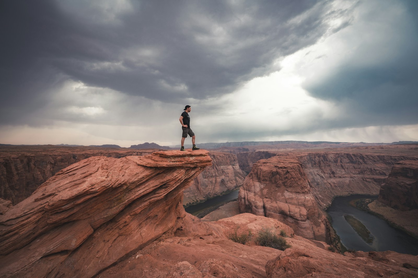 Sony a7R II + Sony Vario-Tessar T* FE 16-35mm F4 ZA OSS sample photo. Man standing on top photography