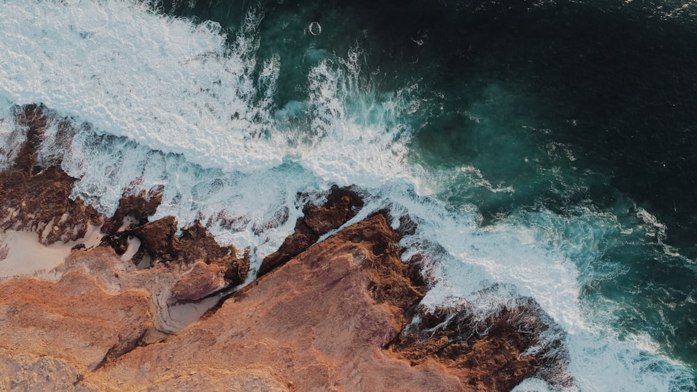 Foto aérea de mar y arenas