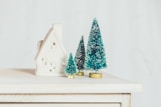 white house model on table
