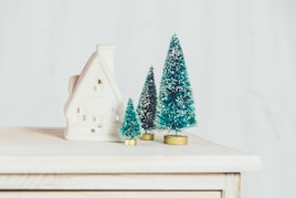 white house model on table