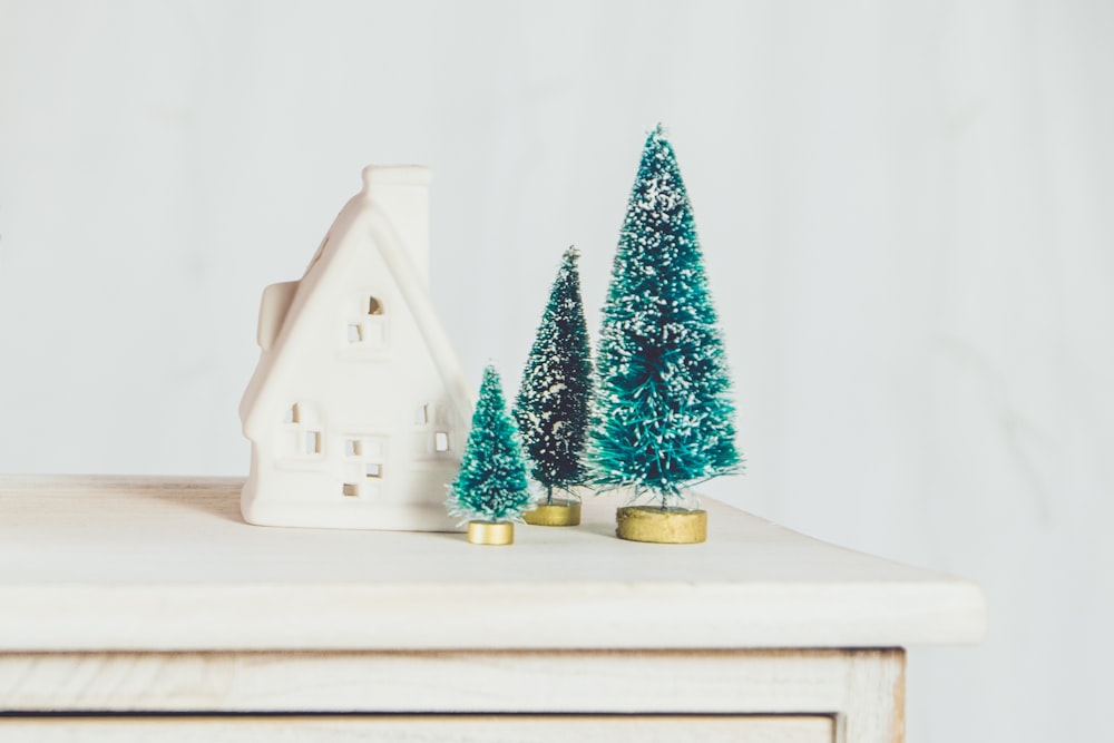 white house model on table