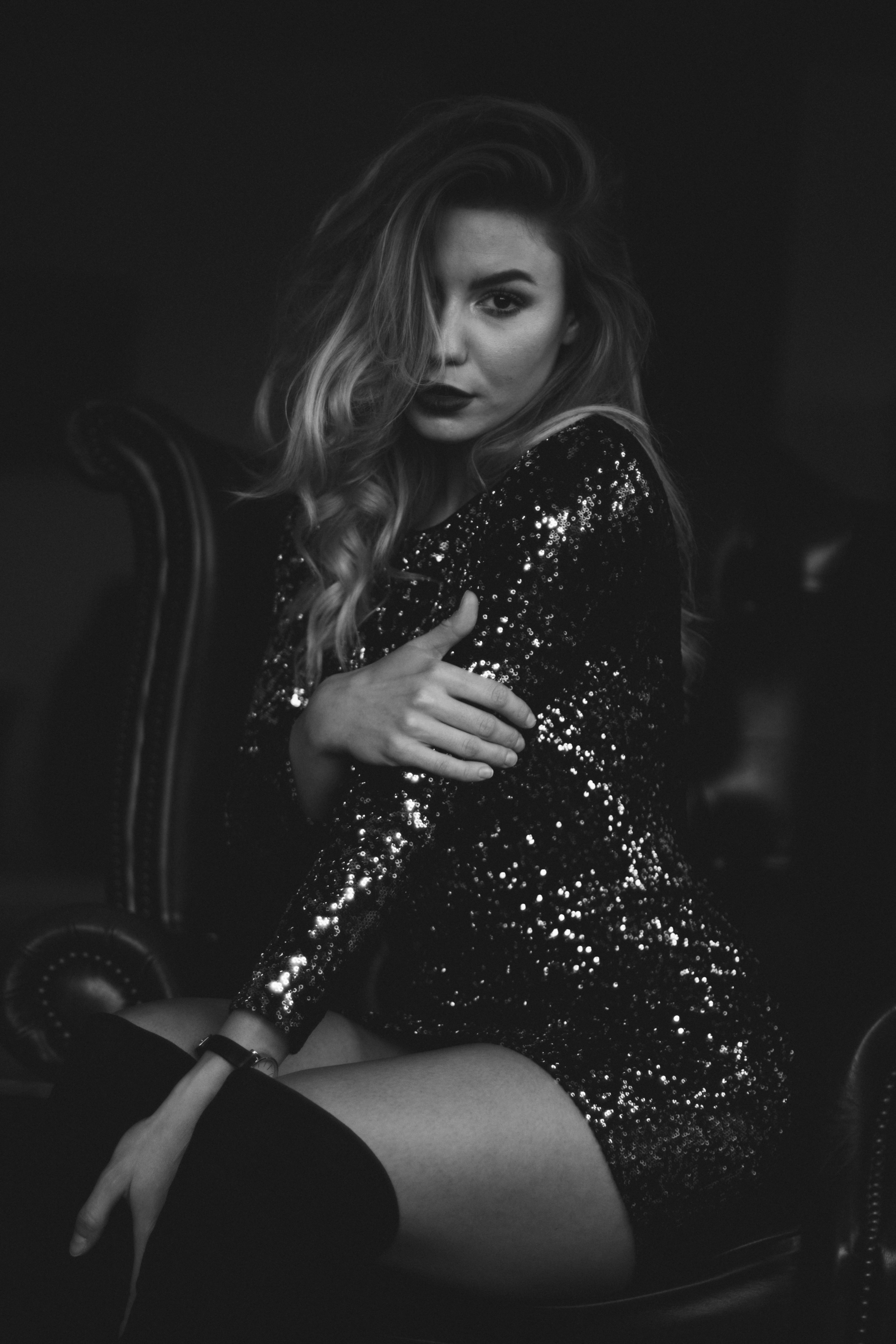 大气黑色女性时尚类网站织梦模板，打造独特时尚风采的完美工具