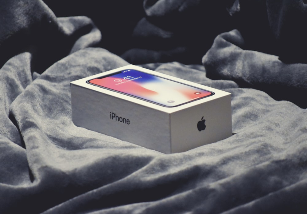 30k Iphone Box Pictures Download Free Images On Unsplash