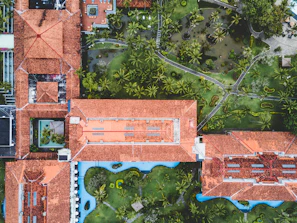 Aerial view showing the layout of a new empreendimento blending naturally with its surroundings.