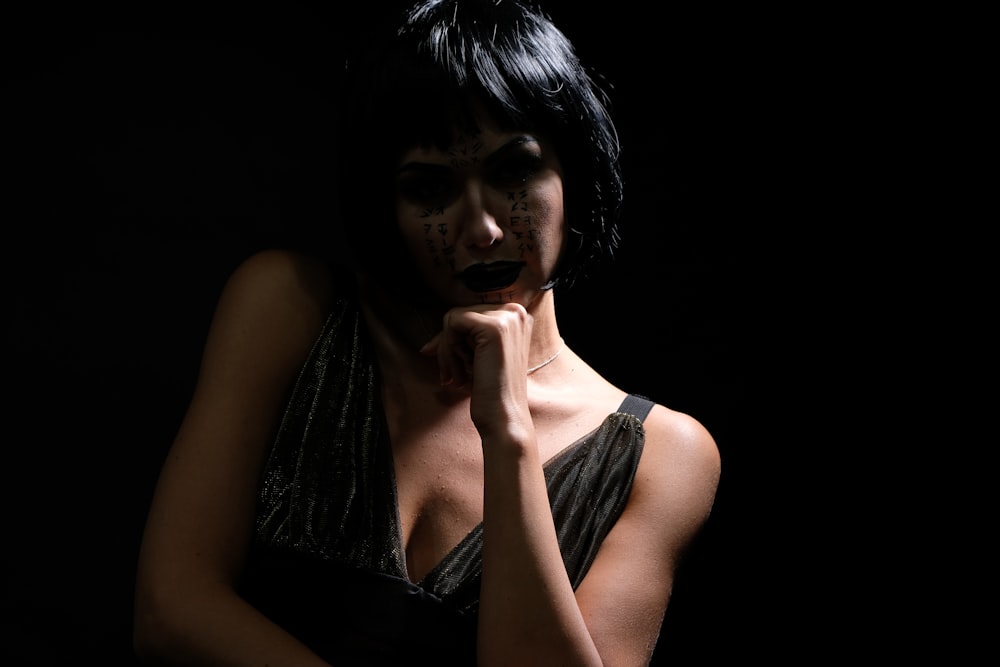 shallow focus photography of woman in black top
