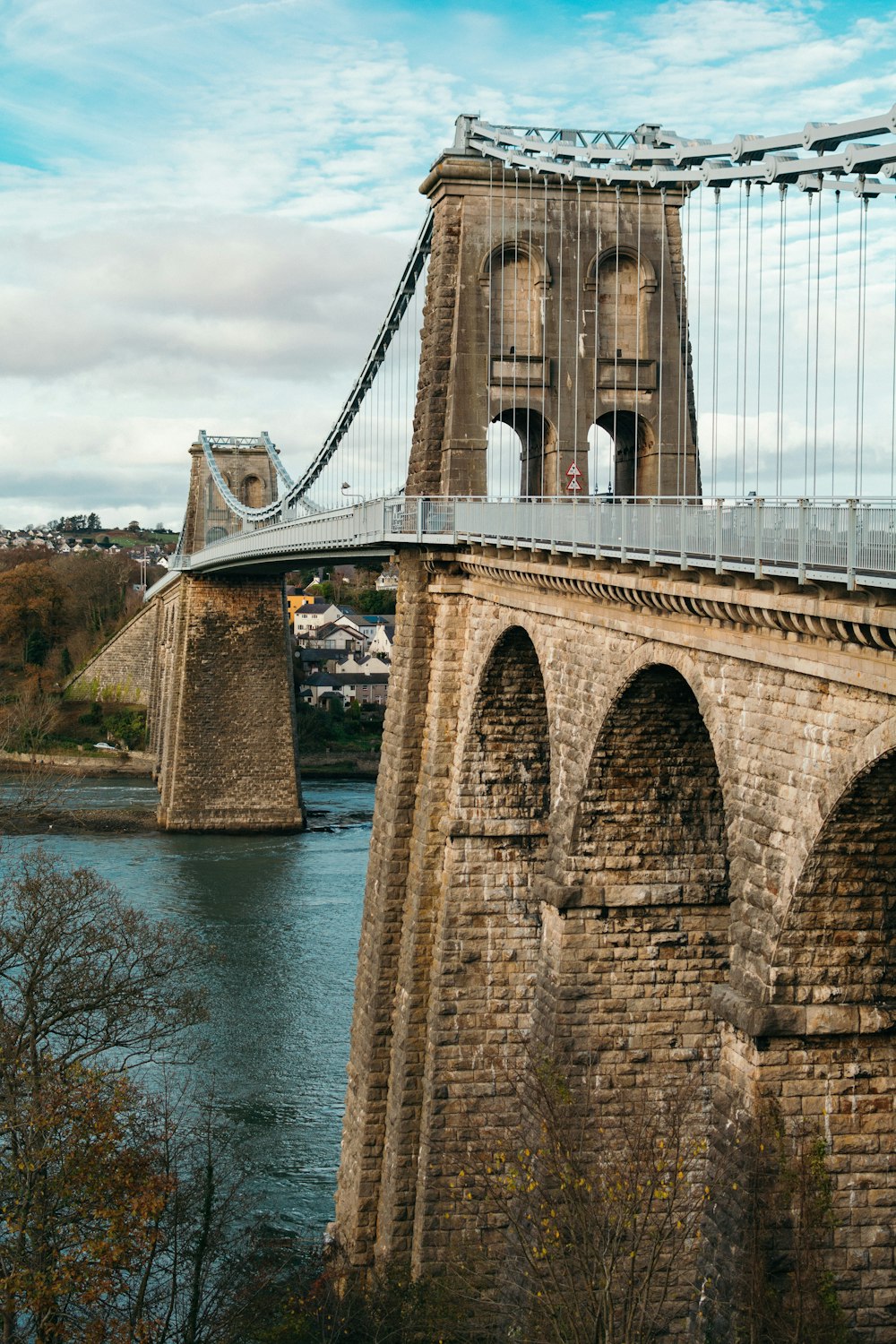 brown and grey suspension bridge